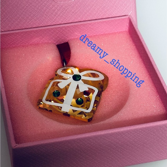 NIB Swarovski Holiday Cheers Gingerbread Gift Cookie Crystal Ornament #5656278 - Picture 9 of 10